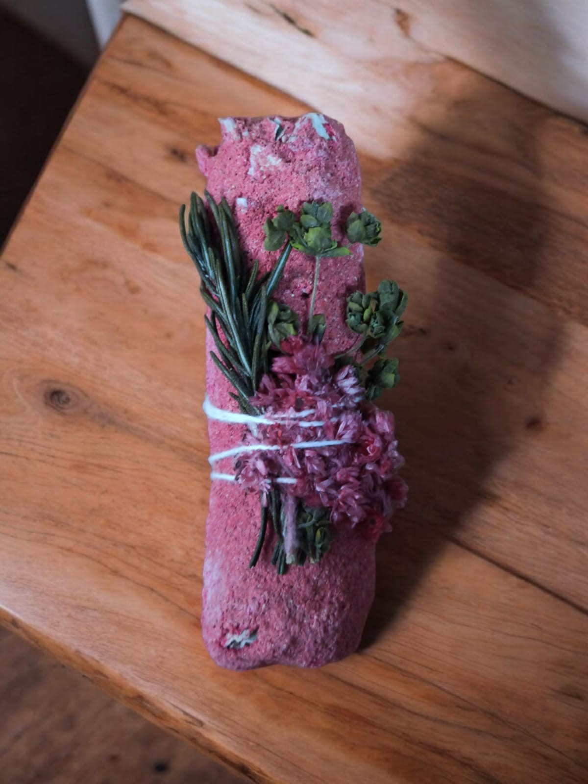 Atado de Salvia Blanca Rebozado Rojo Floral