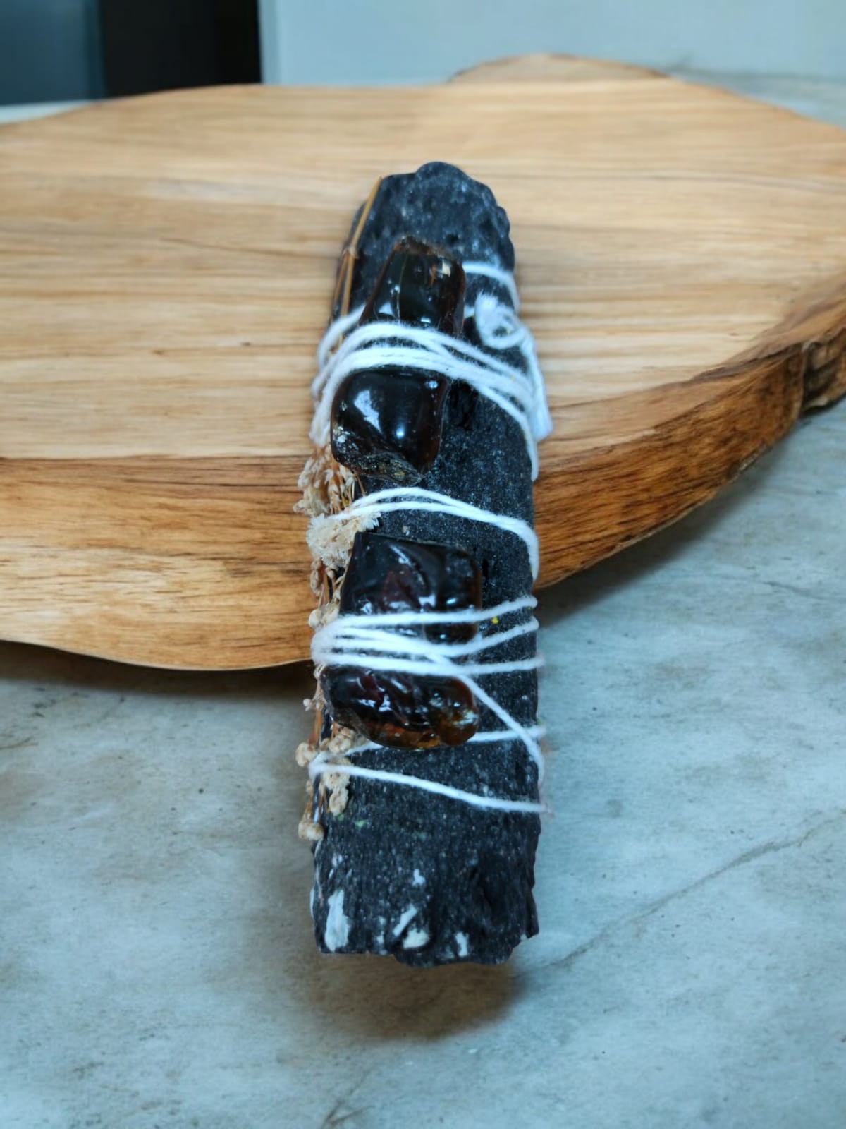 Atado de Salvia Blanca rebozado copal negro con Ambar