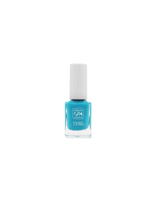 Esmalte de uñas azul cielo